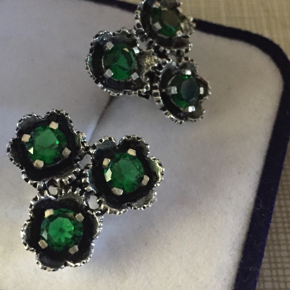 Pretty Sytylish Green Quartz earrings - Picture 2 of 4
